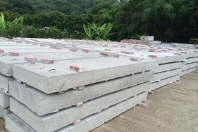 鋼筋混凝土蓋板模具澆筑水泥蓋板時應(yīng)使用哪種級別的鋼筋？